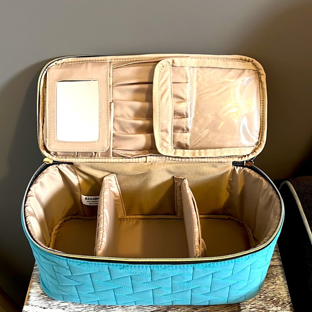 🪄Bagsmart Turquoise Quilted Makeup Organizer. Like Brand New.